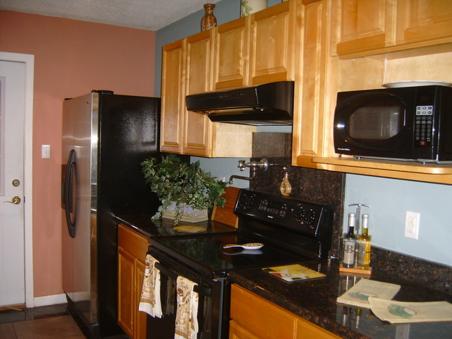 Kitchen All Electric - 13801 Pierres Ct