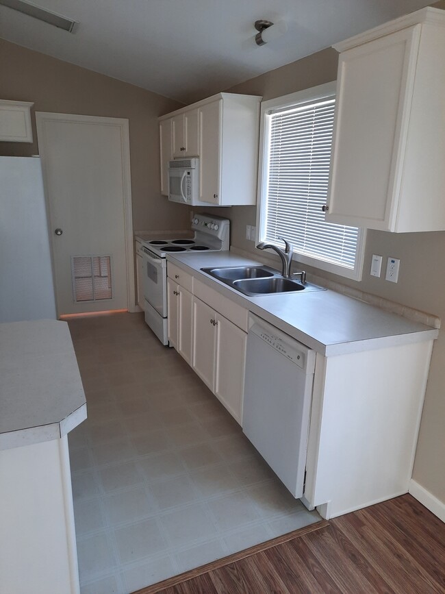 Foto del edificio - 3200 Oak Terrace Dr