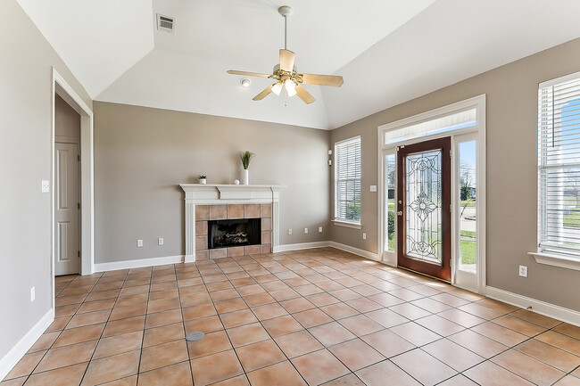 Spacious living area with gas starting fireplace and raised ceiling - 3245 Iowa Ave