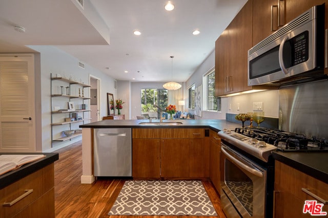 Foto principal - 6001 Carlton Way