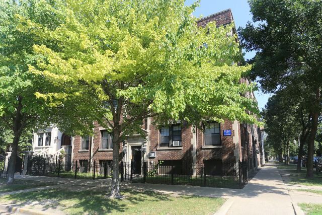 Building Photo - 1206 W Wellington Ave