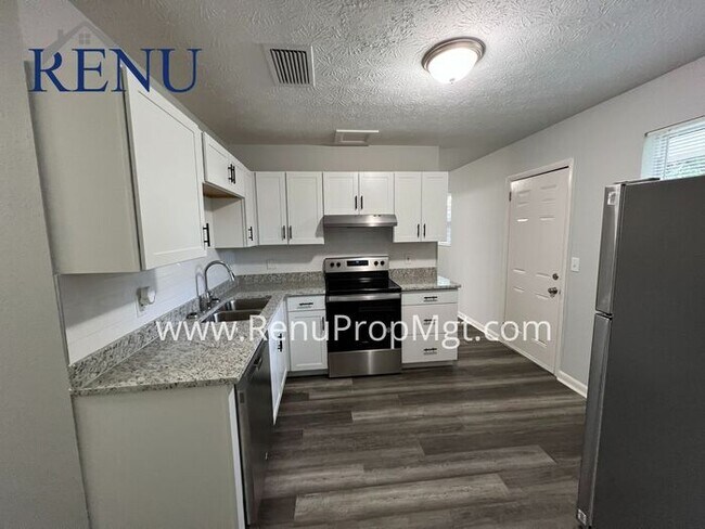 Foto del edificio - Now Available!