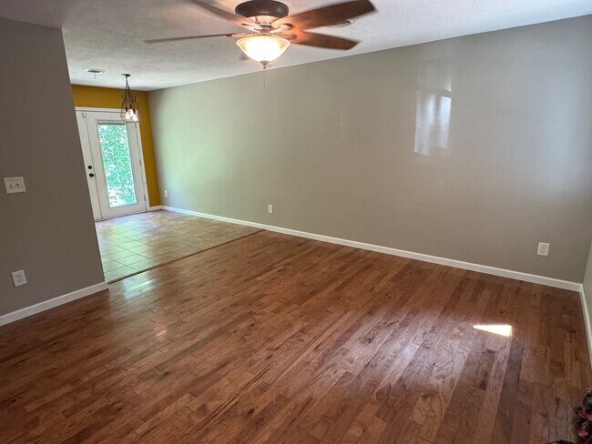 Building Photo - 3 Bedroom, 2 Bath Home in Greeneville, TN