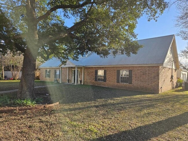 Foto del edificio - 710 N Avenue C