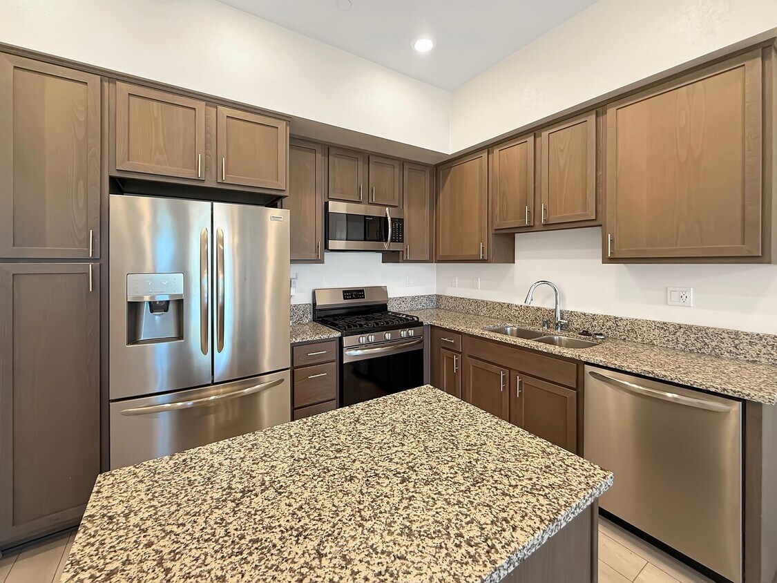 Primary Photo - Spacious 4BR/3.5BA Townhome in Otay Ranch ...