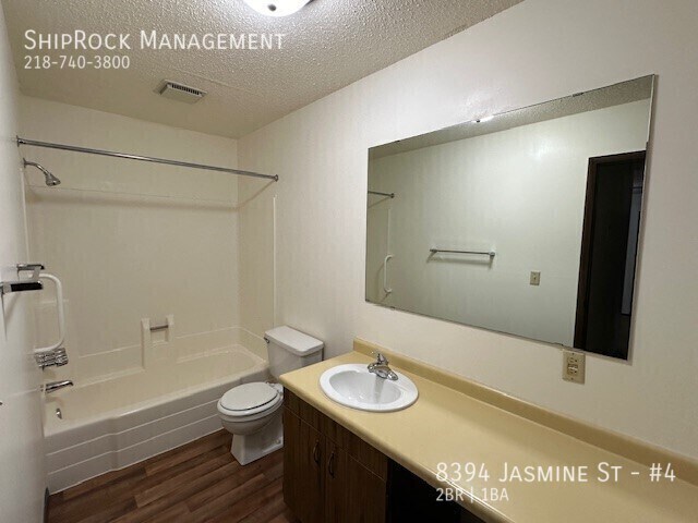Foto del edificio - 8394 Jasmine St