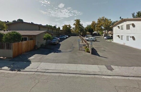 Primary Photo - 1340 Leonard Ave