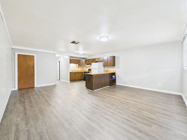 Building Photo - 321 Bellot St