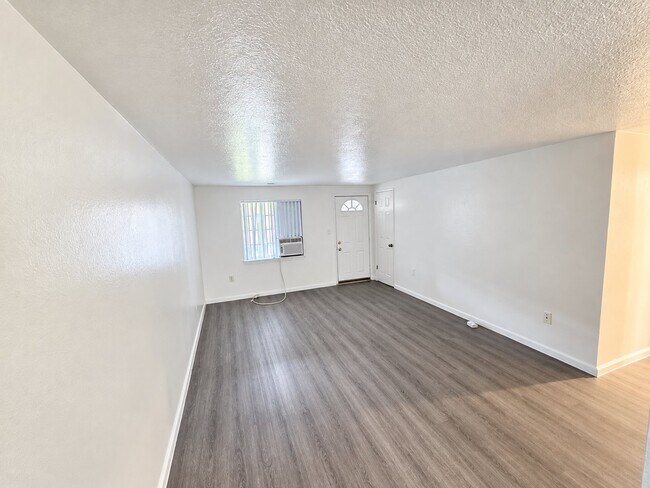 Foto del edificio - 8101-8195 W 9th Ave