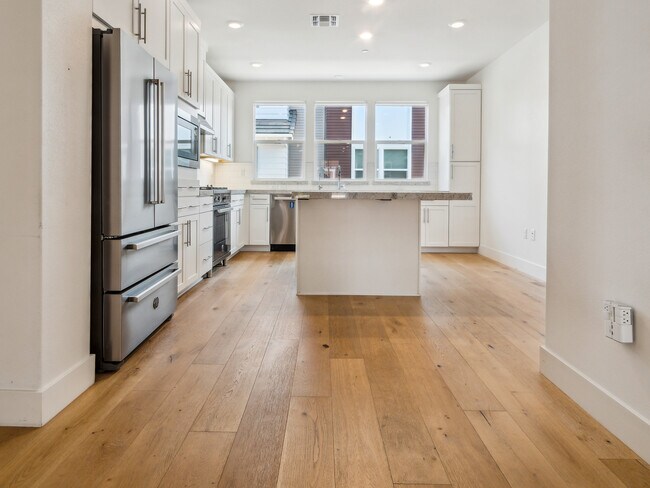 Cocina - 2244 Mora Pl