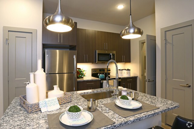 Foto del edificio - 700 E Algonquin Rd