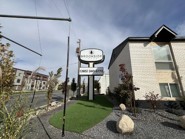 Foto del edificio - North Salt Lake 2 BD 1 BA - $500 Amazon Gift Card!! - $500.00 Security Deposit OAC -Brookside Lof...