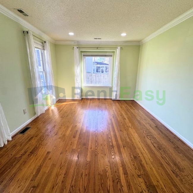 Foto del edificio - 1001 Fox Rdg Ct