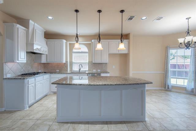 Building Photo - 14956 Lucerne Dr