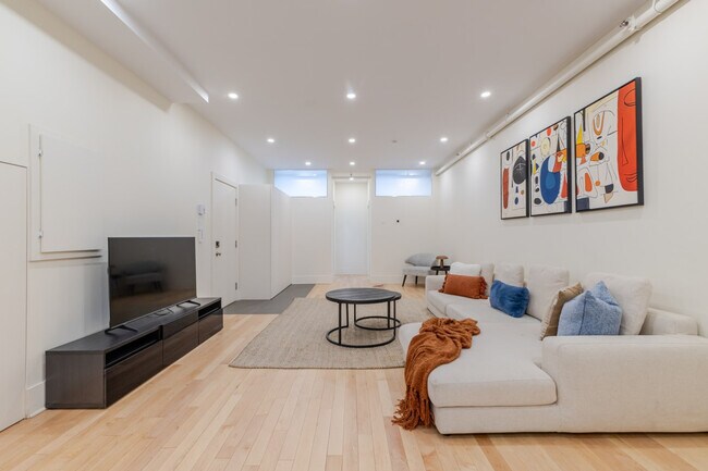 Building Photo - 3686 Boulevard Saint-Laurent-SI ID1602108P