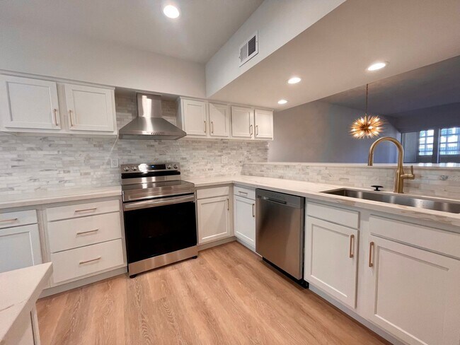 Foto del edificio - AVAILABLE NOW !! 2 Bedroom 2 Bathroom Cond...