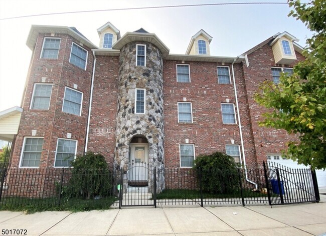 Building Photo - 351 Verona Ave