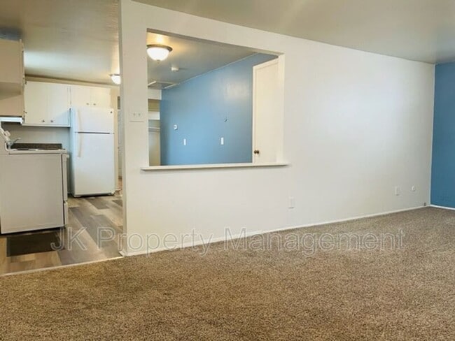 Building Photo - 1601 5th Ave NW