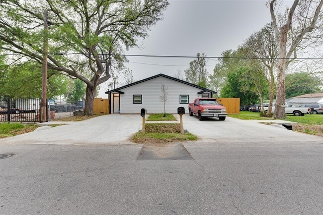 Building Photo - 2702 Reid St