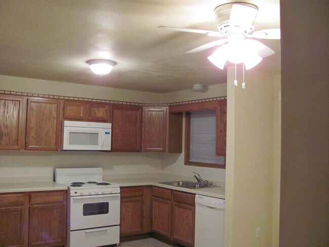 Kitchen (lower) - 2423 Parkfield Drive
