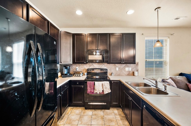 Building Photo - 2404 Obsidian Forest View