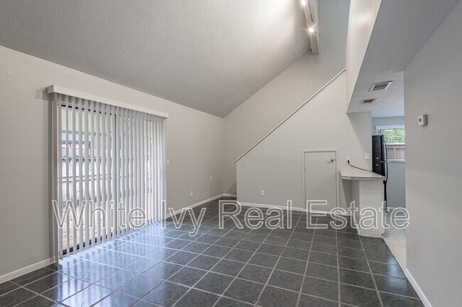 Building Photo - 26620 Primrose Ct