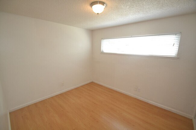 Building Photo - 7663 Manorside Dr