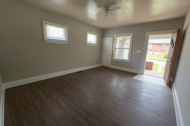 Foto del edificio - 6912 Greenway Ave