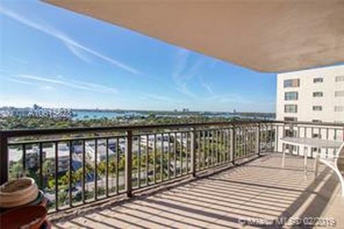 Primary Photo - 10175 Collins Ave
