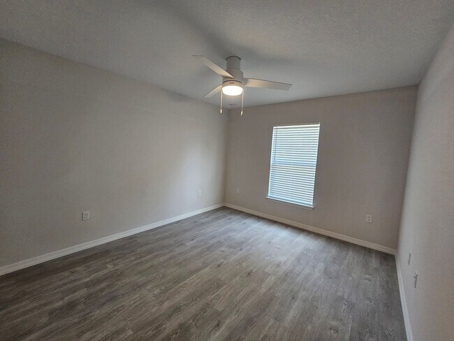 Building Photo - Move-In Ready! Stunning 3-Bedroom Home wit...