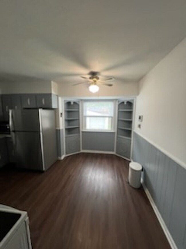 Building Photo - Spacious 3-Bedroom, 2-Bath Bungalow with G...