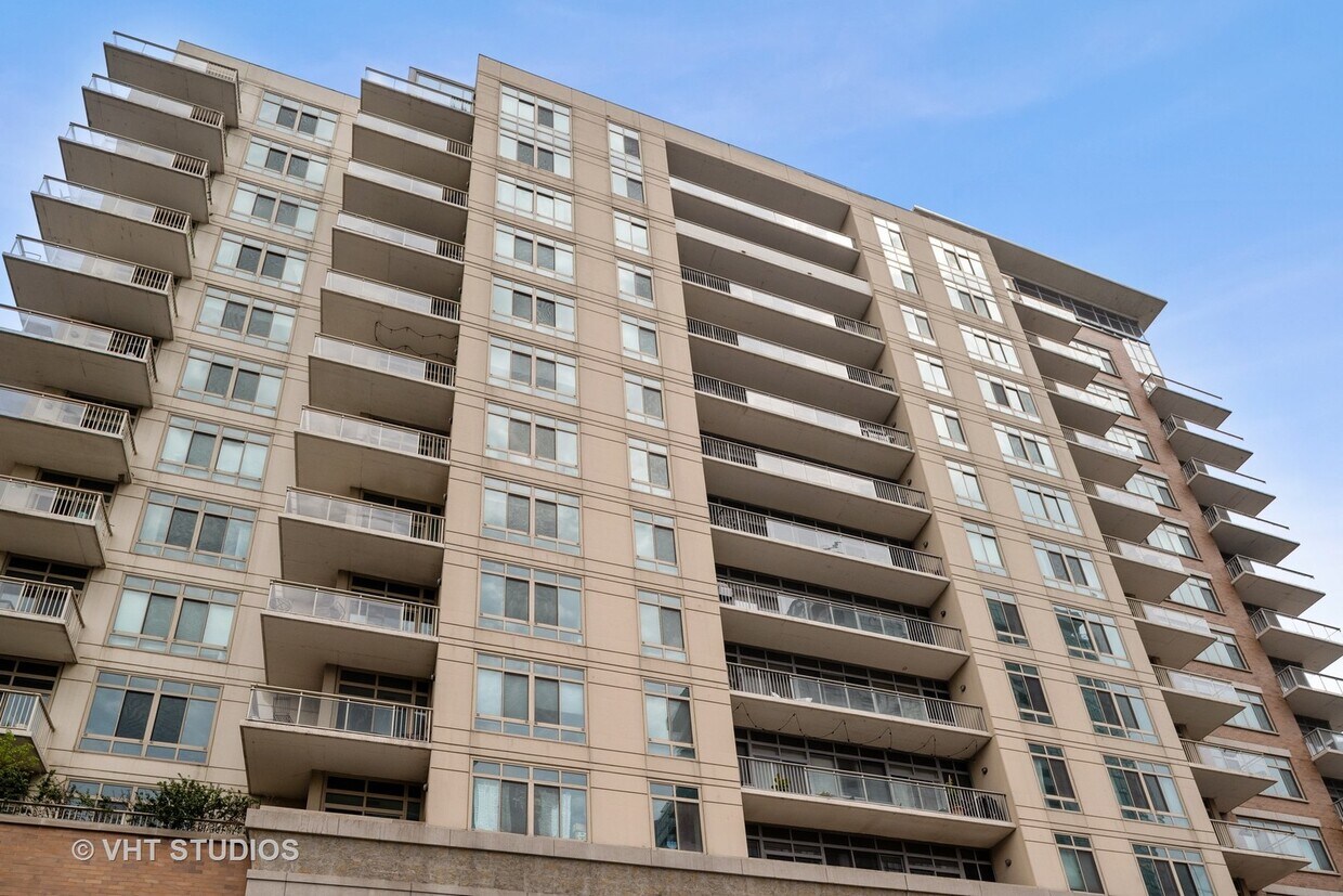 Foto principal - 230 W Division St