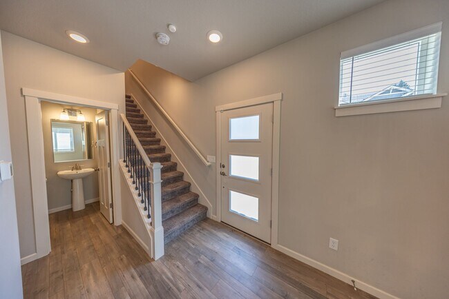 Building Photo - Three bedroom townhouse in gated community...