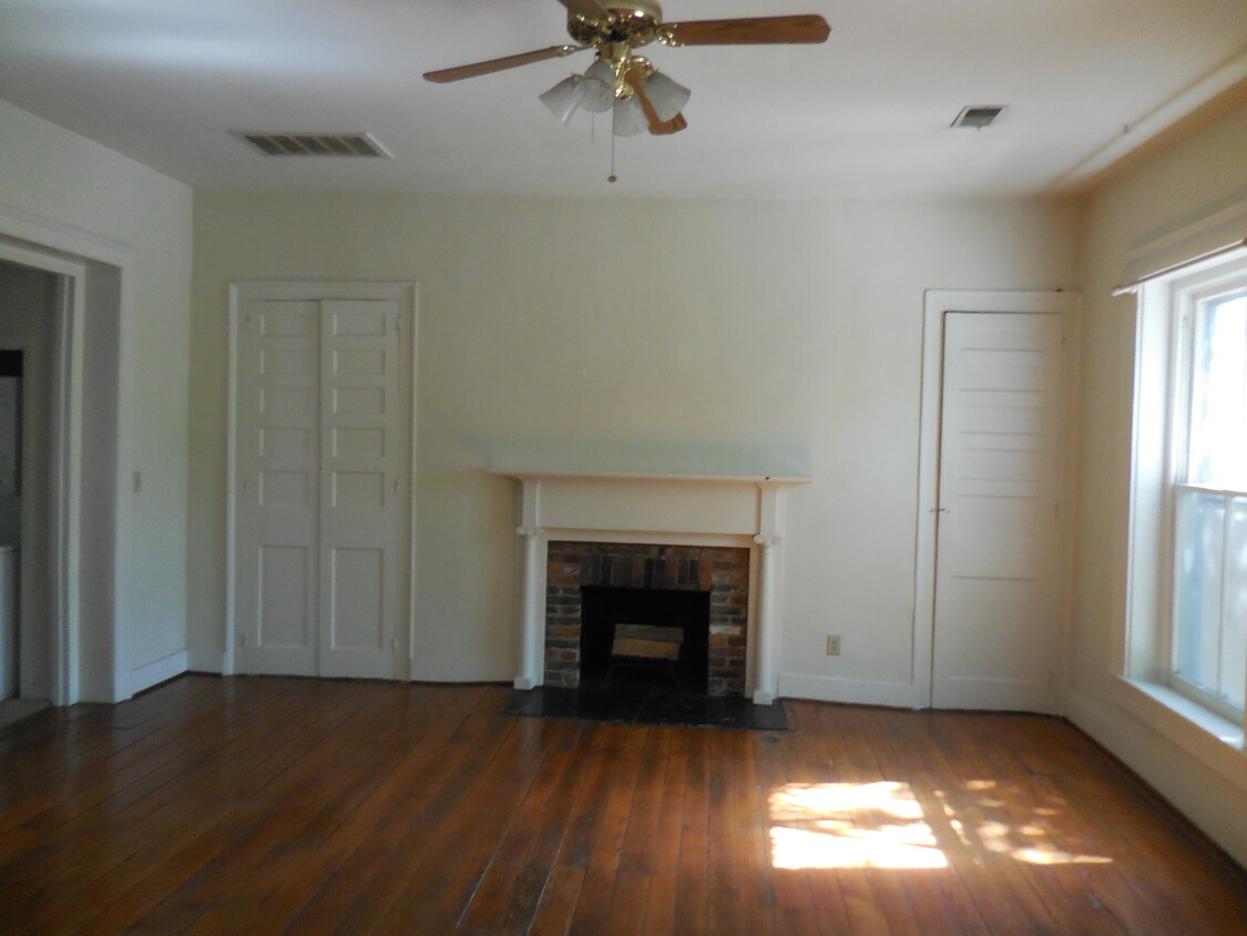 Primary Photo - 375 S Upper St