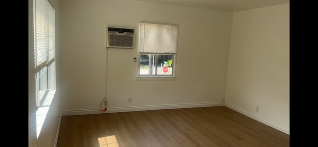 Building Photo - 9061 Krueger St