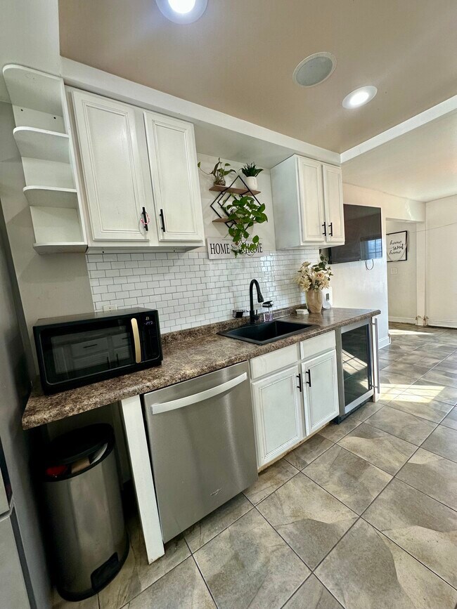 Foto del edificio - 7802 W Victoria St