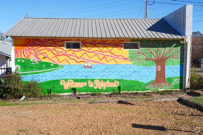 Ridgeland offers a Southern gem, complete with shopping, dining, events, and cultural richness.