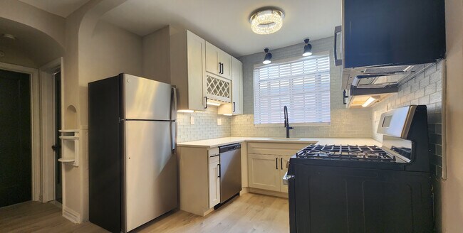 Building Photo - 6226 Nottingham Ave