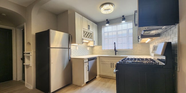 Building Photo - 6226 Nottingham Ave