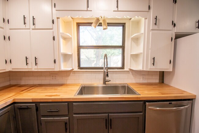 Foto del edificio - 4906 60th St