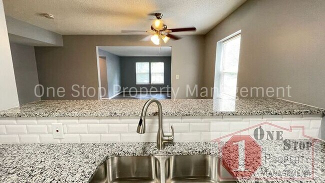 Building Photo - Beautiful 3 Bedroom 2 Bathroom Home in Kan...