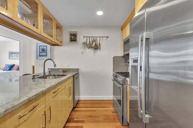 Building Photo - 161 E 110th Street Unit 3E