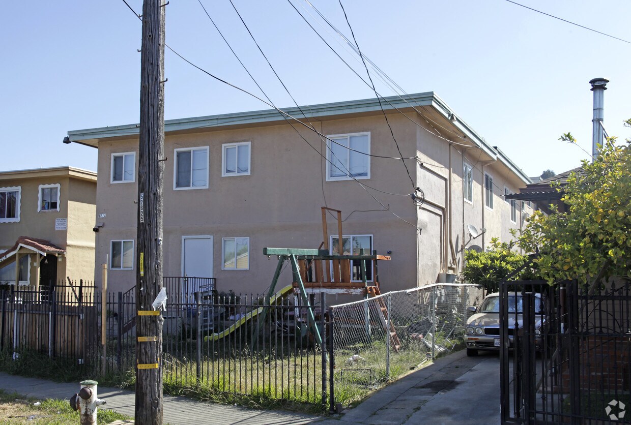 Building Photo - 9212 Hillside St