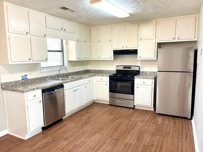 Foto del edificio - Welcome to this charming home located in S...
