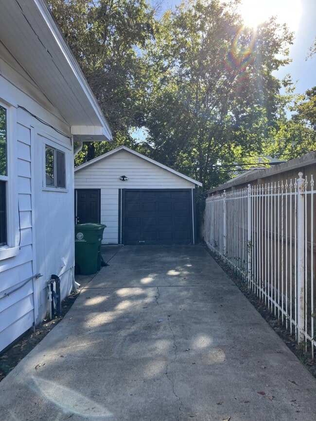 Foto del edificio - 3210 Oakdale St