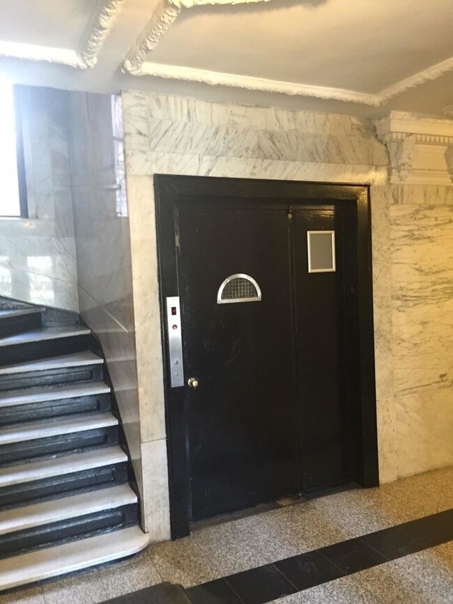 Foto del edificio - 3117 Broadway