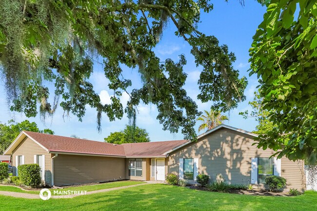 Building Photo - 821 Basswood Ct