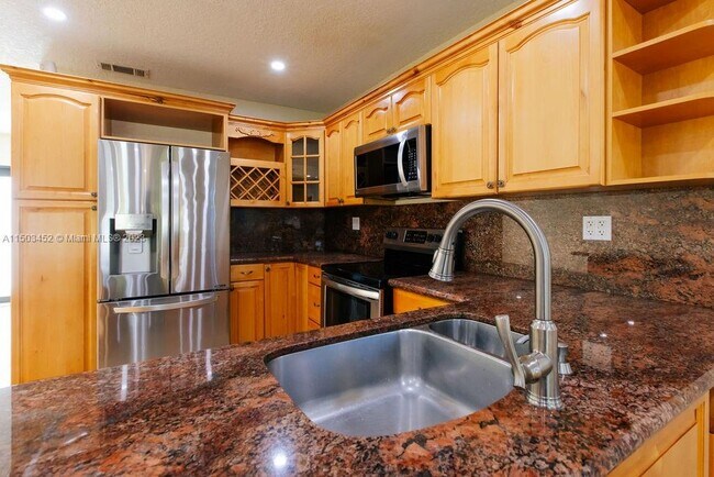 Foto del edificio - 8943 SW 25th St