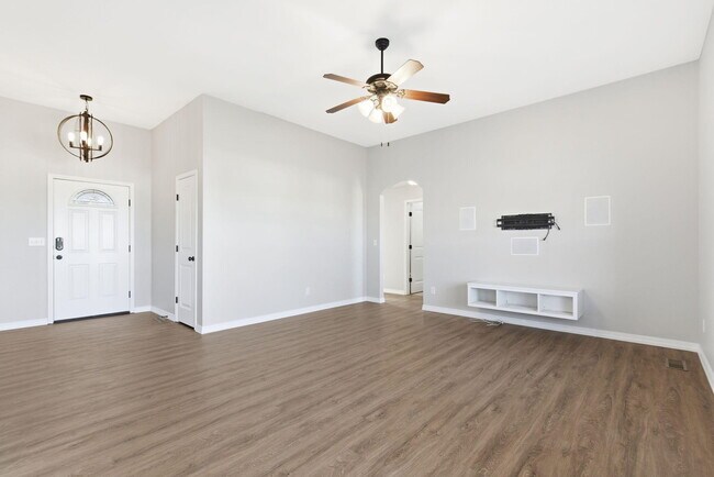 Building Photo - 205 E Lapis St