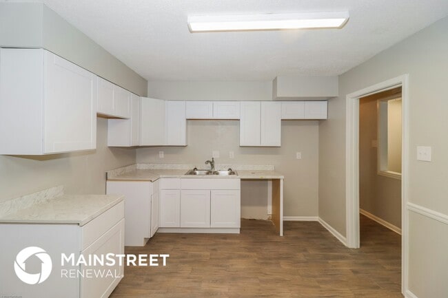 Building Photo - 5380 Albemarle Dr